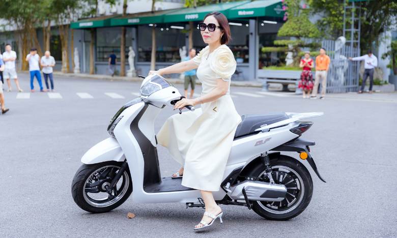 Những Mẫu Xe Máy Điện Lý Tưởng Dành Cho Nhân Viên Văn Phòng 1 Gợi Ý Một Số Mẫu Xe Máy Điện Phù Hợp Cho Nhân Viên Văn Phòng